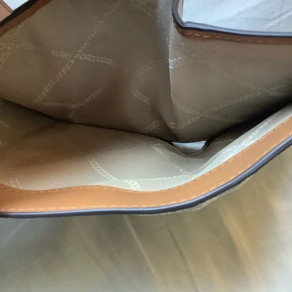 Michael Kors Compact Wallet - Picture 4 of 7